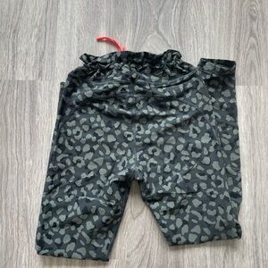 White Fox Boutique x Sarah’s Day Camo workout Leggings size small